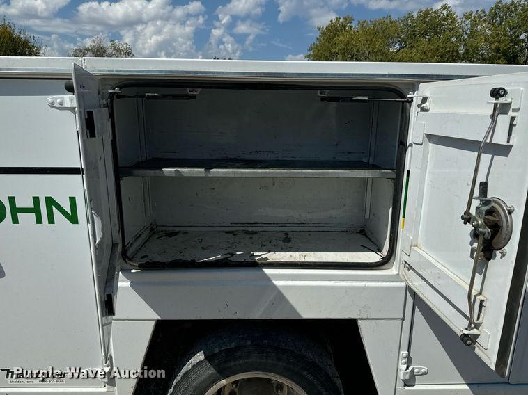 image for item DX1323 2010 Ford F550 utility / service truck