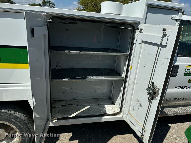 image for item DX1323 2010 Ford F550 utility / service truck