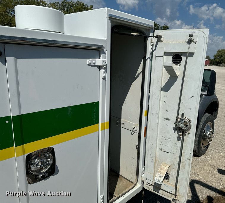 image for item DX1323 2010 Ford F550 utility / service truck
