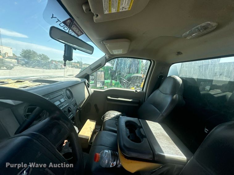 image for item DX1323 2010 Ford F550 utility / service truck