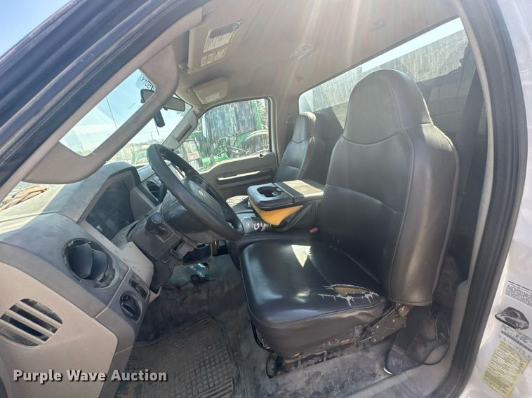 image for item DX1323 2010 Ford F550 utility / service truck