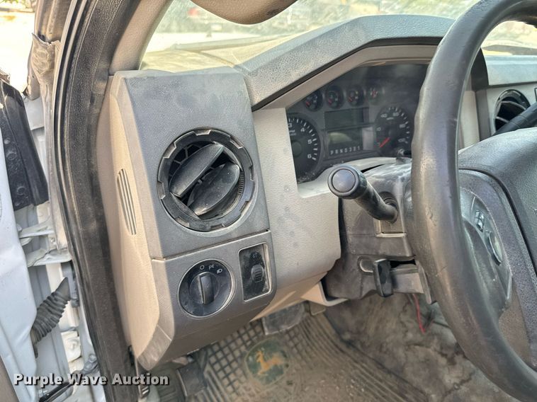 image for item DX1323 2010 Ford F550 utility / service truck