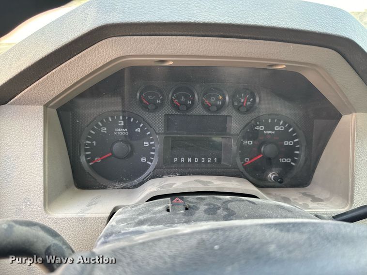 image for item DX1323 2010 Ford F550 utility / service truck