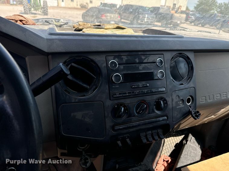 image for item DX1323 2010 Ford F550 utility / service truck