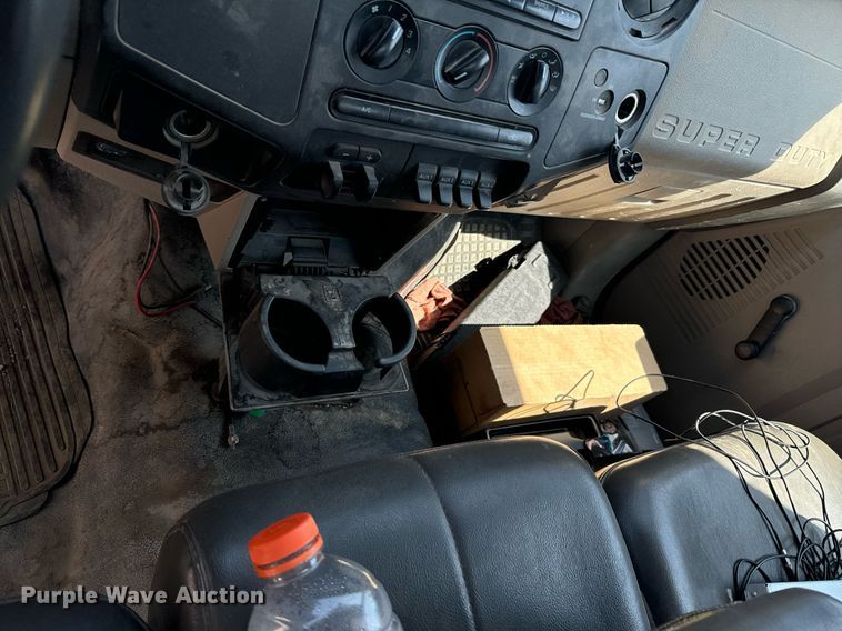 image for item DX1323 2010 Ford F550 utility / service truck