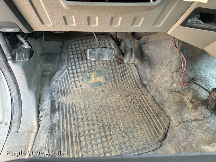 image for item DX1323 2010 Ford F550 utility / service truck