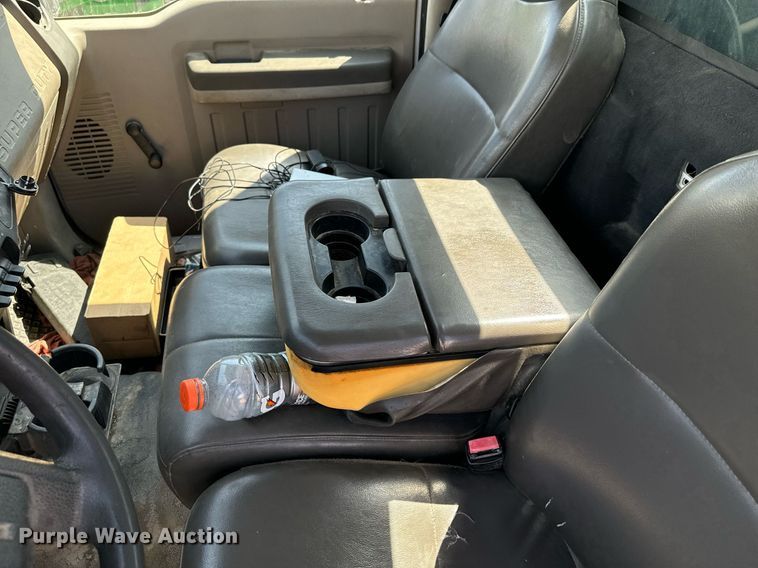 image for item DX1323 2010 Ford F550 utility / service truck