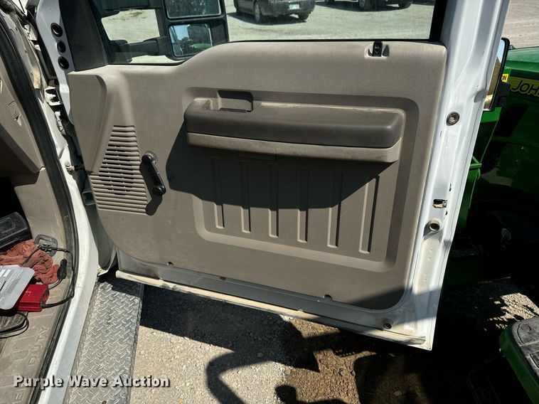 image for item DX1323 2010 Ford F550 utility / service truck