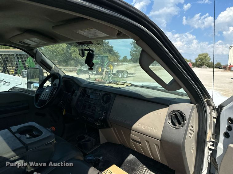 image for item DX1323 2010 Ford F550 utility / service truck