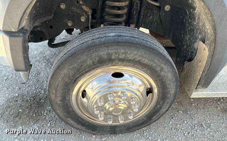 image for item DX1323 2010 Ford F550 utility / service truck