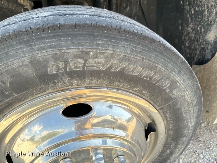 image for item DX1323 2010 Ford F550 utility / service truck