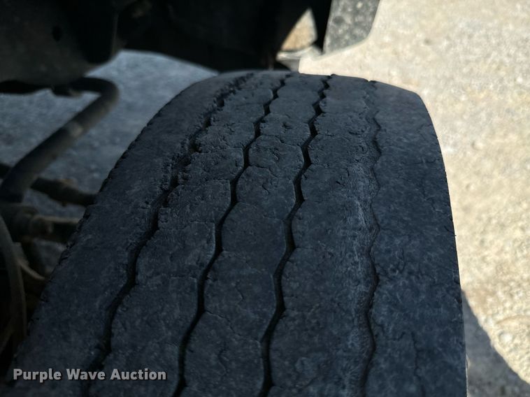 image for item DX1323 2010 Ford F550 utility / service truck