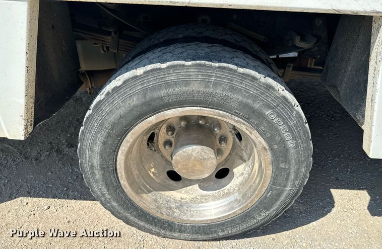 image for item DX1323 2010 Ford F550 utility / service truck