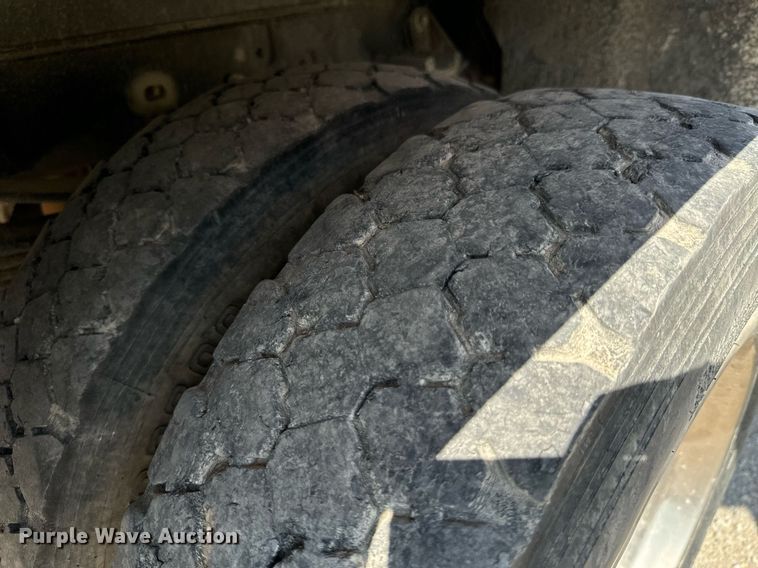 image for item DX1323 2010 Ford F550 utility / service truck