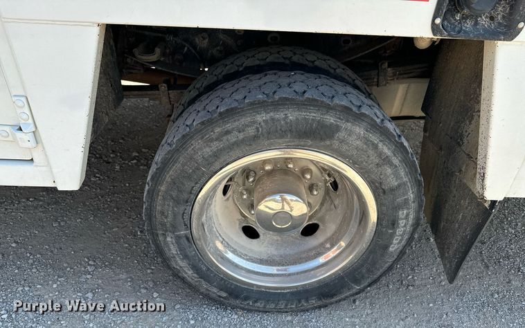 image for item DX1323 2010 Ford F550 utility / service truck