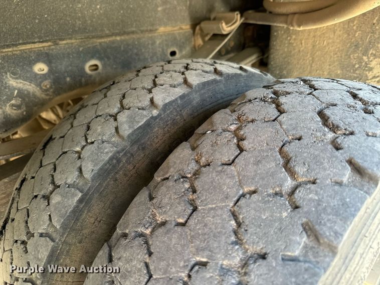 image for item DX1323 2010 Ford F550 utility / service truck