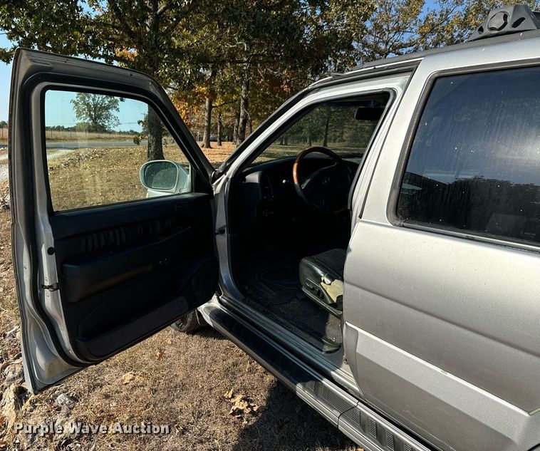 image for item DX1449 2003 Infiniti QX4 SUV