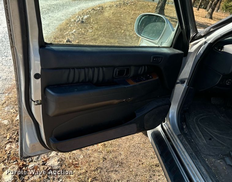 image for item DX1449 2003 Infiniti QX4 SUV