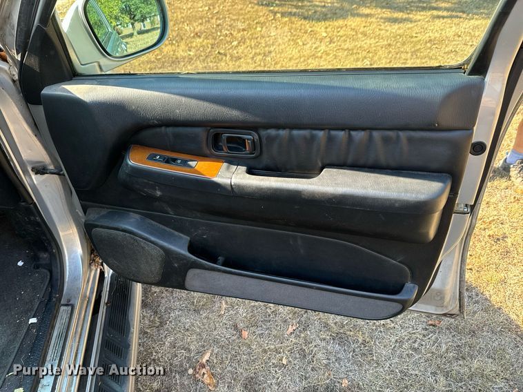 image for item DX1449 2003 Infiniti QX4 SUV