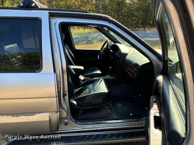 image for item DX1449 2003 Infiniti QX4 SUV