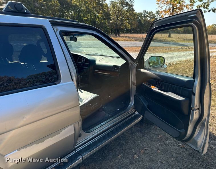 image for item DX1449 2003 Infiniti QX4 SUV