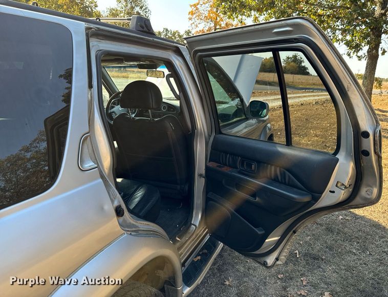 image for item DX1449 2003 Infiniti QX4 SUV