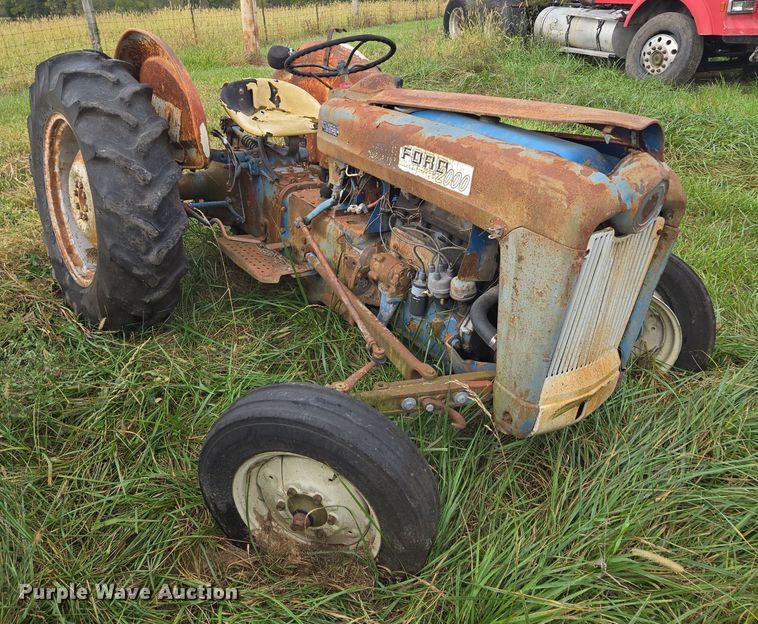 image for item EE8550 Ford  2000 tractor