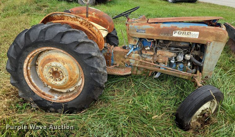 image for item EE8550 Ford  2000 tractor