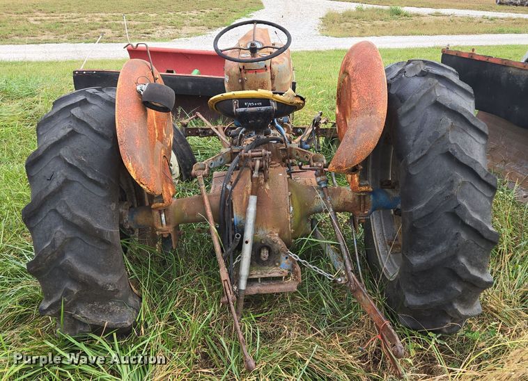 image for item EE8550 Ford  2000 tractor