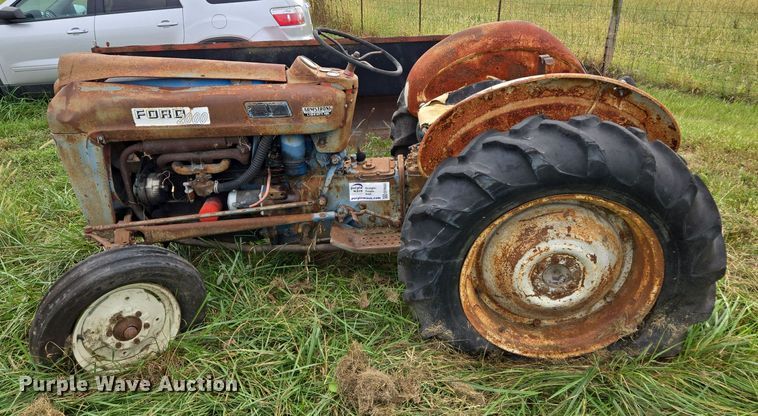 image for item EE8550 Ford  2000 tractor