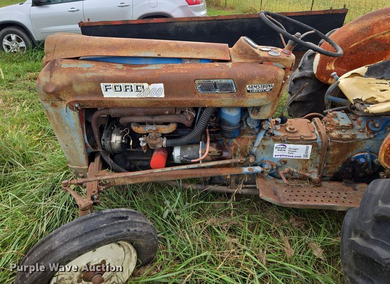 image for item EE8550 Ford  2000 tractor