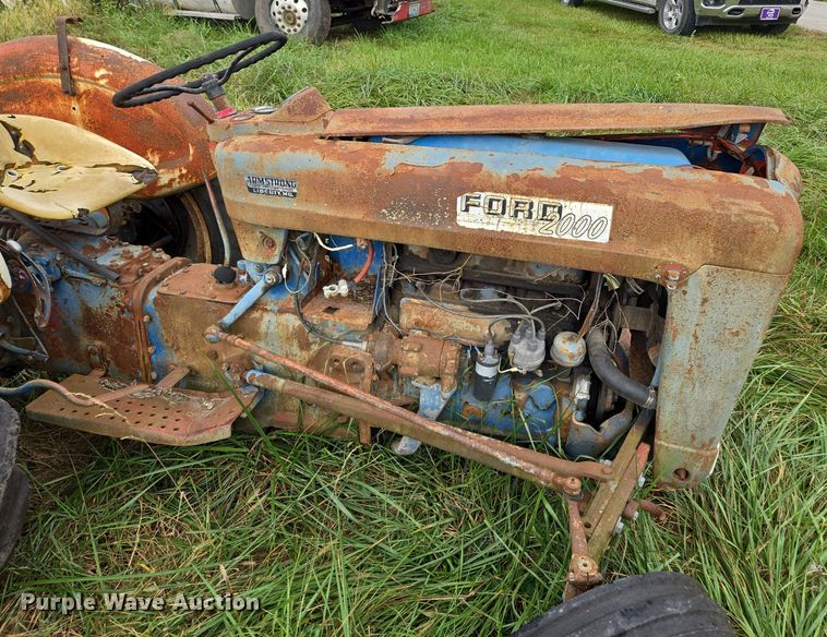 image for item EE8550 Ford  2000 tractor