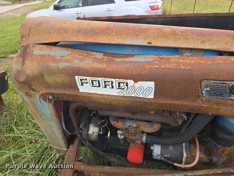 image for item EE8550 Ford  2000 tractor