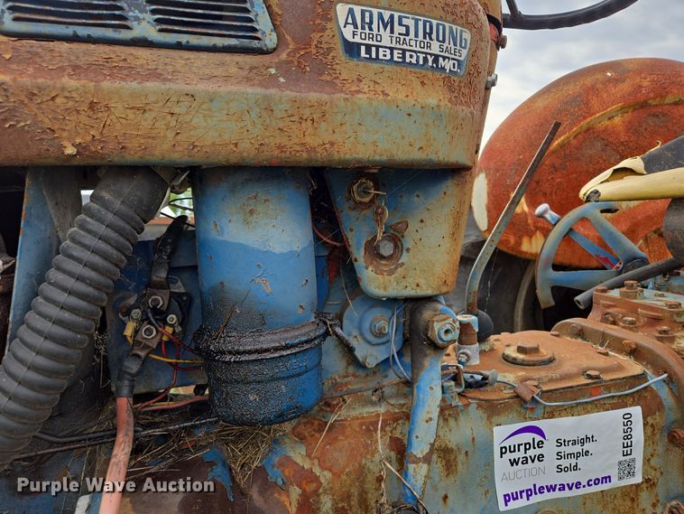 image for item EE8550 Ford  2000 tractor