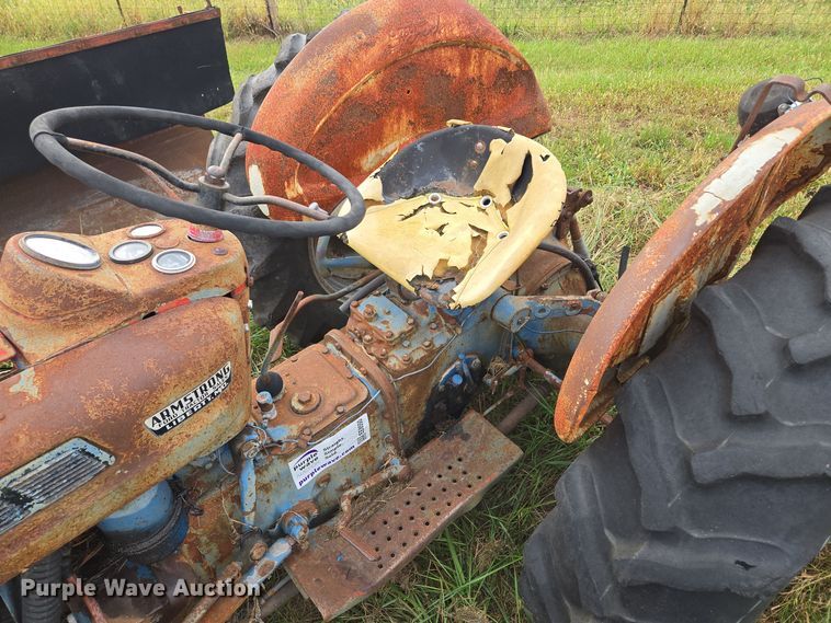 image for item EE8550 Ford  2000 tractor