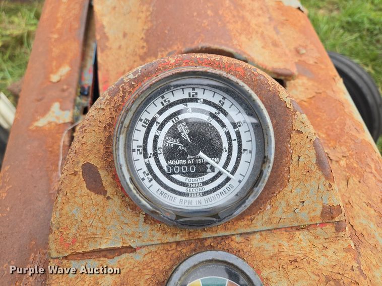 image for item EE8550 Ford  2000 tractor