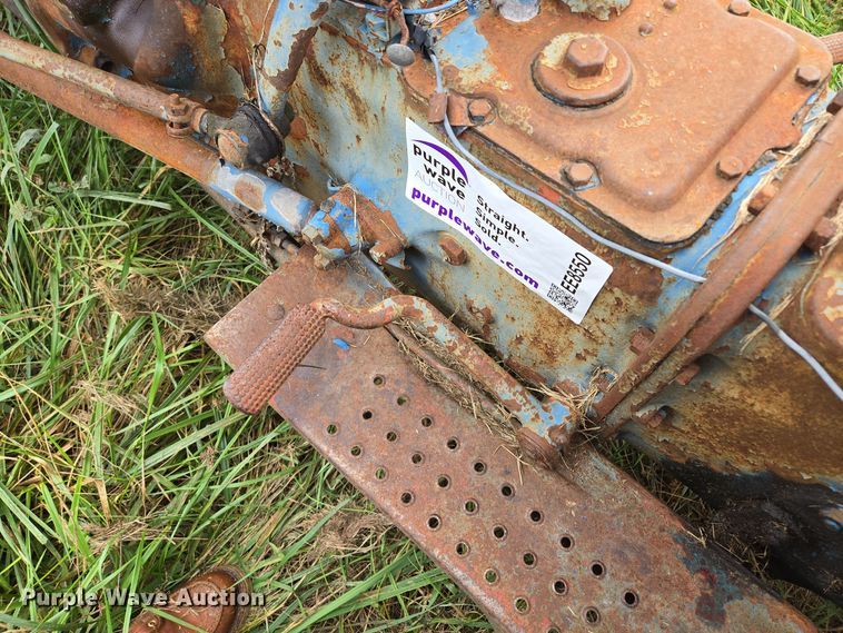 image for item EE8550 Ford  2000 tractor