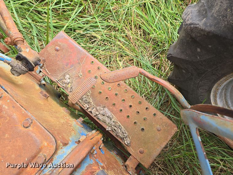 image for item EE8550 Ford  2000 tractor