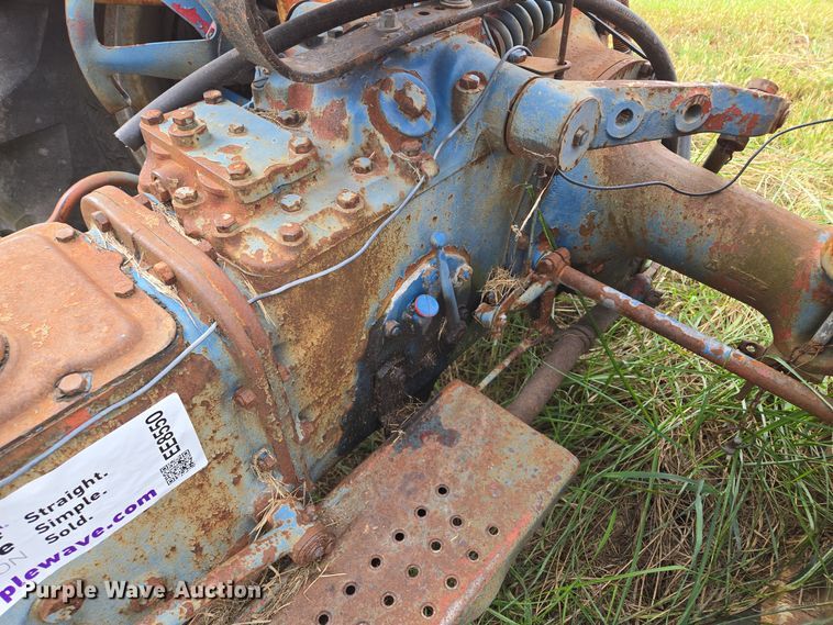 image for item EE8550 Ford  2000 tractor