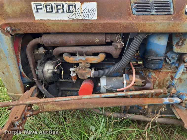 image for item EE8550 Ford  2000 tractor