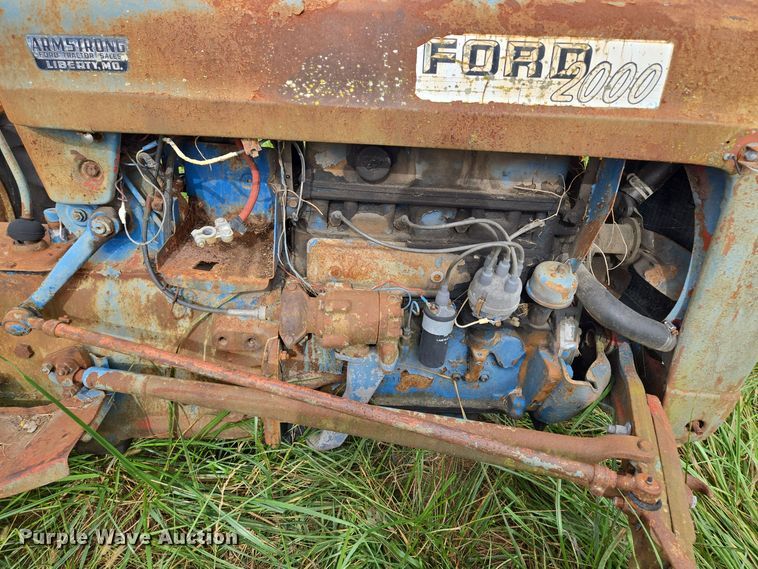 image for item EE8550 Ford  2000 tractor