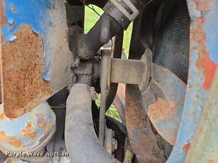 image for item EE8550 Ford  2000 tractor