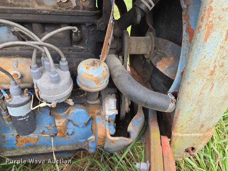 image for item EE8550 Ford  2000 tractor