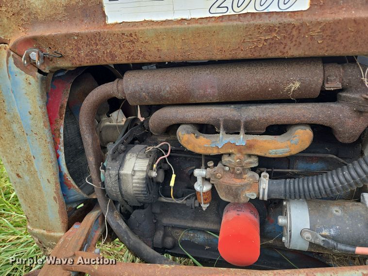 image for item EE8550 Ford  2000 tractor
