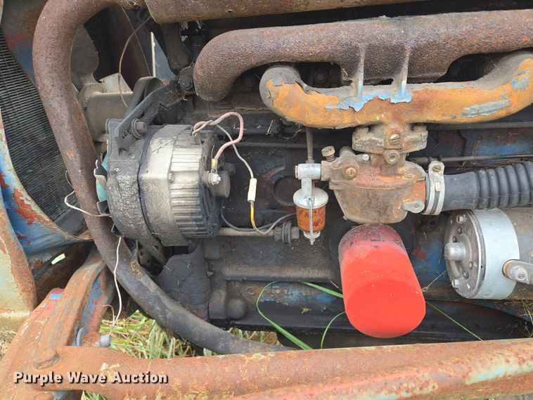 image for item EE8550 Ford  2000 tractor