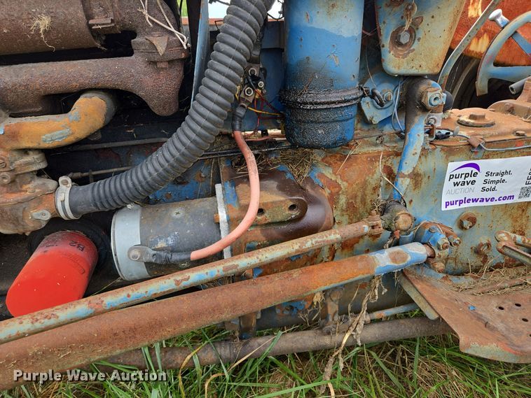 image for item EE8550 Ford  2000 tractor