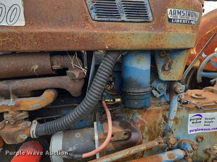 image for item EE8550 Ford  2000 tractor