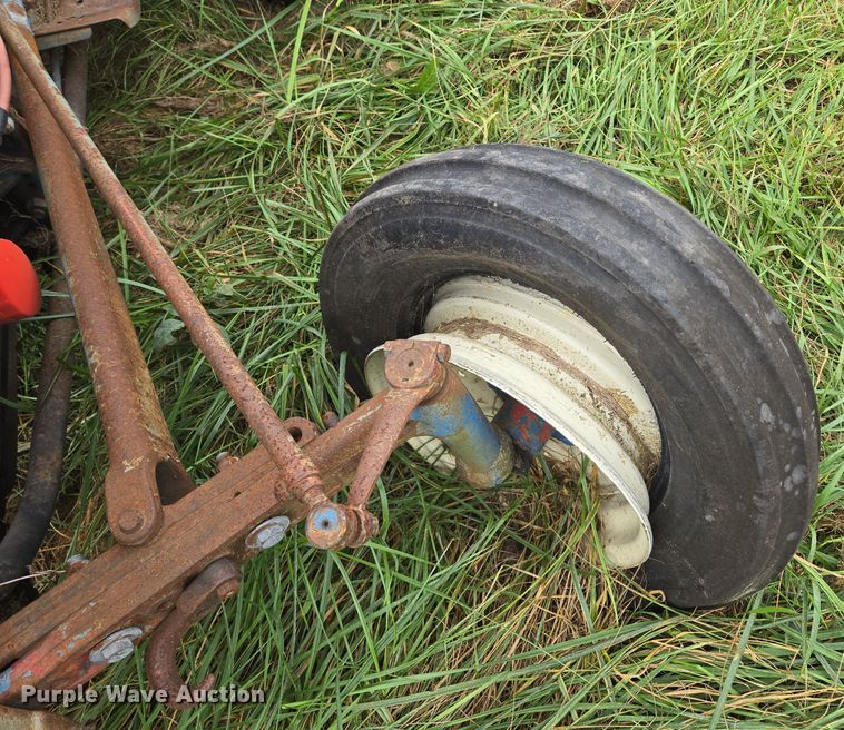 image for item EE8550 Ford  2000 tractor