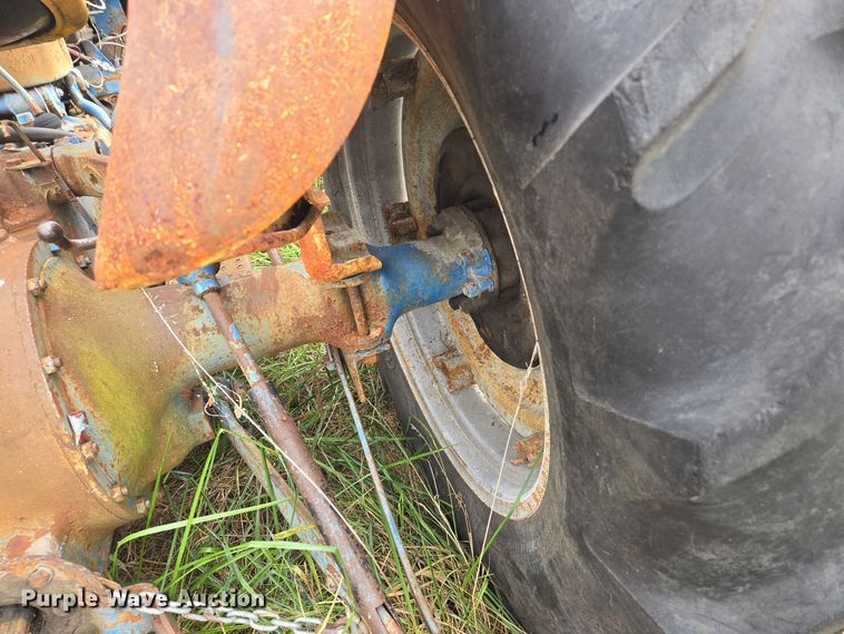 image for item EE8550 Ford  2000 tractor