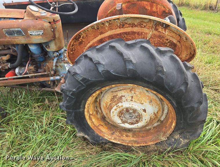 image for item EE8550 Ford  2000 tractor